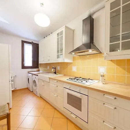 Rainbow House Apartment *